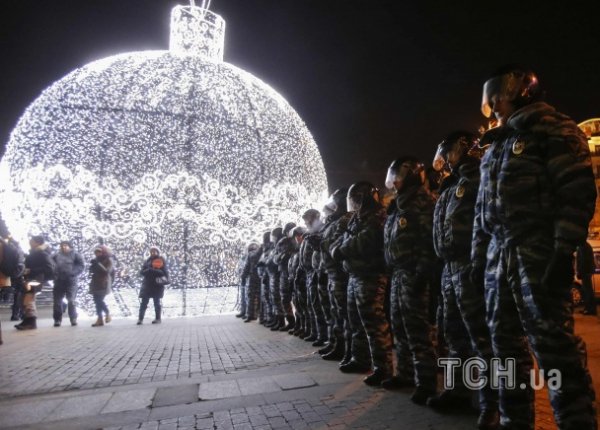 Московські мітингувальники лишились на ніч у «ялинковій кулі». ФОТО. ОНОВЛЕНО