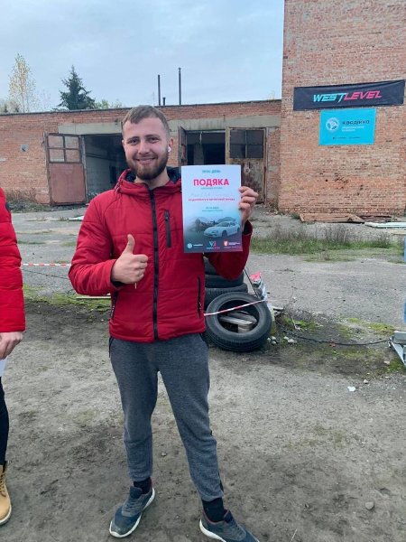 Під Луцьком влаштували екстремальні автогонки. ФОТО 