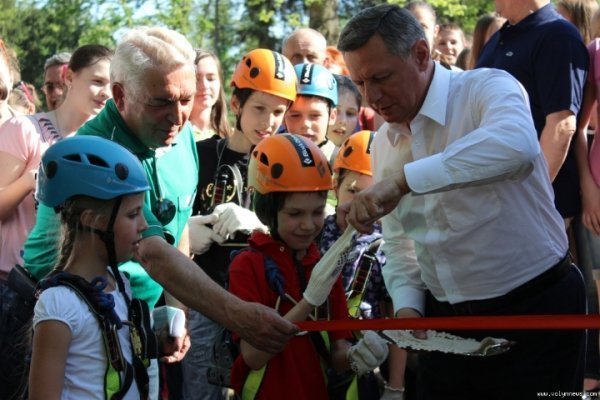 Луцький мер ходив по канату. ФОТО