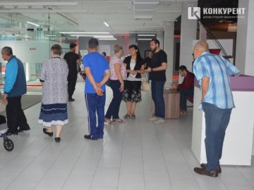 У Луцьку пенсіонерам показували сімейний фільм. ФОТО