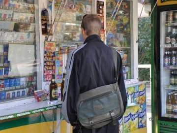 На продажі спиртного і цигарок неповнолітнім податківці зібрали 170 тисяч гривень штрафів