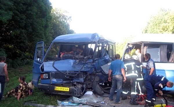 Зіткнення автобусів на Тернопільщині. ФОТО. ВІДЕО