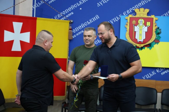 У Луцьку військовим вручили державні нагороди. ФОТО