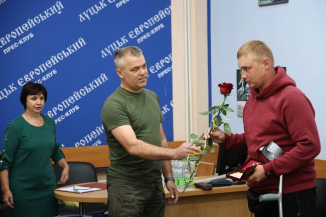 У Луцьку військовим вручили державні нагороди. ФОТО