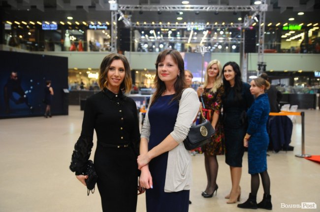 Волонтер Наталія Скиба та речниця патрульної поліції Луцька Ольга Бузулук