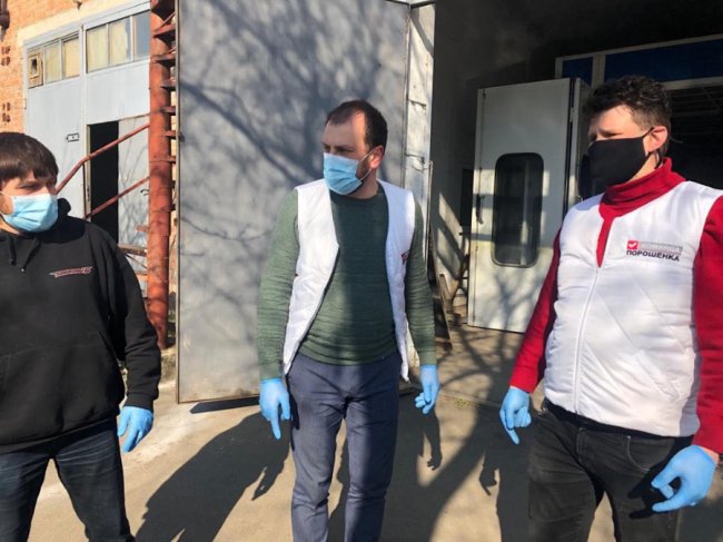 Волиняни отримують продуктові набори в рамках всеукраїнської благодійної кампанії. ФОТО 