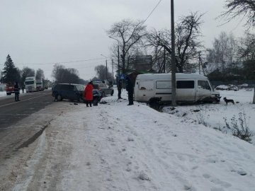 Зіткнення Mercedes і Opel на Волині: постраждало 4 людей. ФОТО
