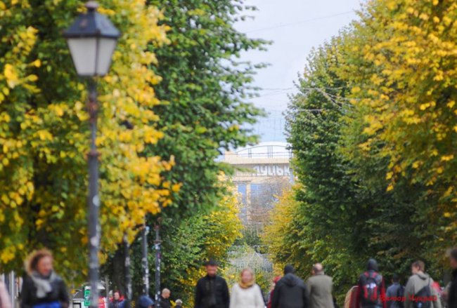 Жовтень в Луцьку на фото Віктора Чухрая