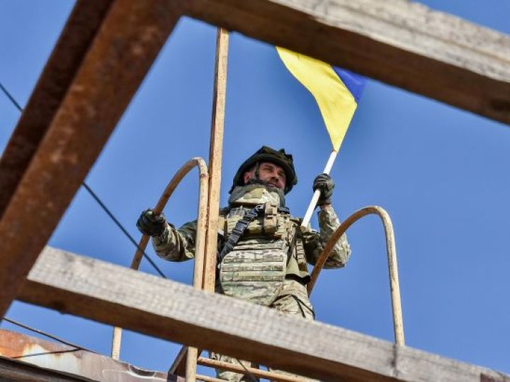 ЗСУ зачистили від росіян Чугунівку на Харківщині та встановили в селищі державний прапор