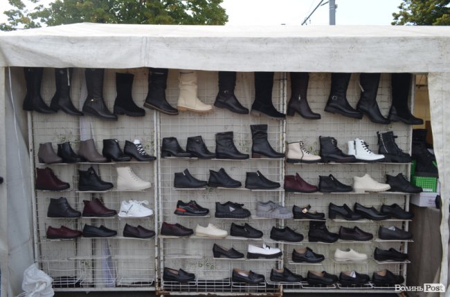 Місце для вигідного шопінгу: у Луцьку відкрився Харківський ярмарок*