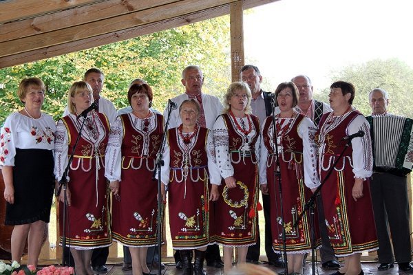 До Верховної Ради благословили в рідному селі. ФОТО*