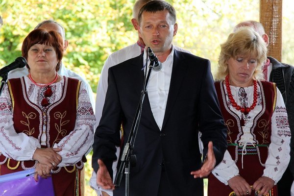 До Верховної Ради благословили в рідному селі. ФОТО*