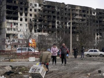 У Маріуполі російські окупанти насильно вивезли медиків та пацієнтів з лікарні