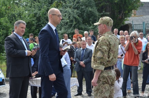 У Луцьку Яценюк нагородив бійців батальйону «Світязь». ФОТО