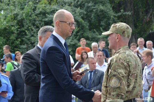 У Луцьку Яценюк нагородив бійців батальйону «Світязь». ФОТО