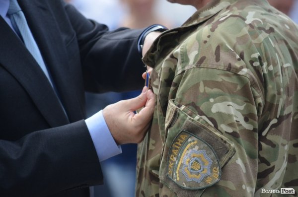 У Луцьку Яценюк нагородив бійців батальйону «Світязь». ФОТО