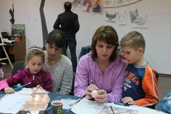 Маленьких нововолинців навчали мистетву писанкарства. ФОТО