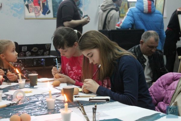 Маленьких нововолинців навчали мистетву писанкарства. ФОТО