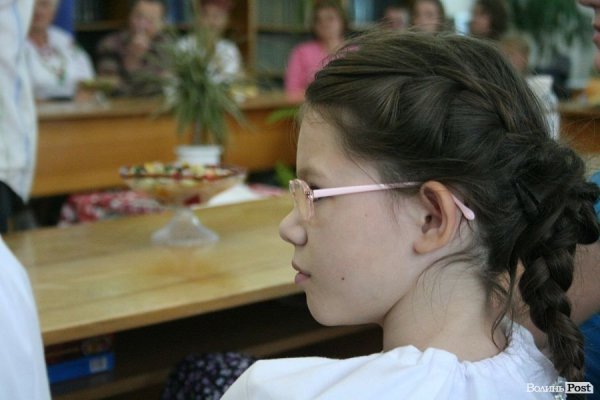 Луцьким дітям-сиротам подарували вишиті сорочки