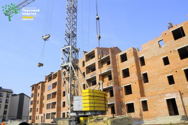 У ЖК «Парковий квартал» розпочали перекриття другого будинку. ФОТО*