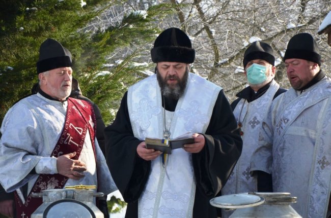 Владика Михаїл освятив воду на «Луцькводоканалі». ФОТО
