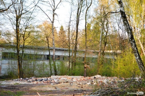 Під Луцьком незаконно розбирали колишню військову частину?