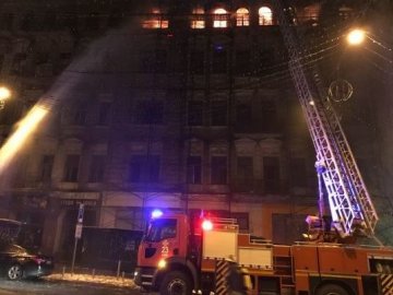 У центрі Києва - масштабна пожежа