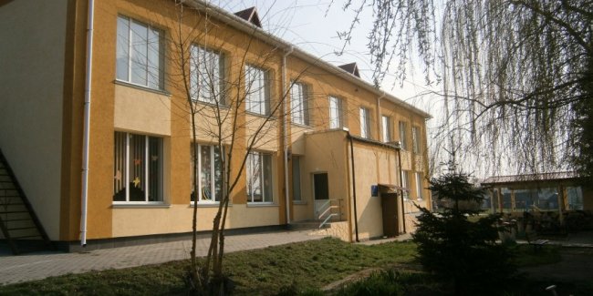 Маркування масок за кольорами та одноразові рушники: як в умовах карантину працює дитсадок поблизу Луцька