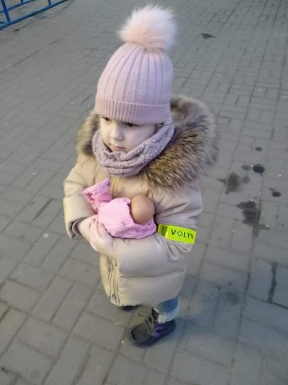 Туристична «фішка», яка рятує життя: у Луцьку випустили брендовані світловідбивачі