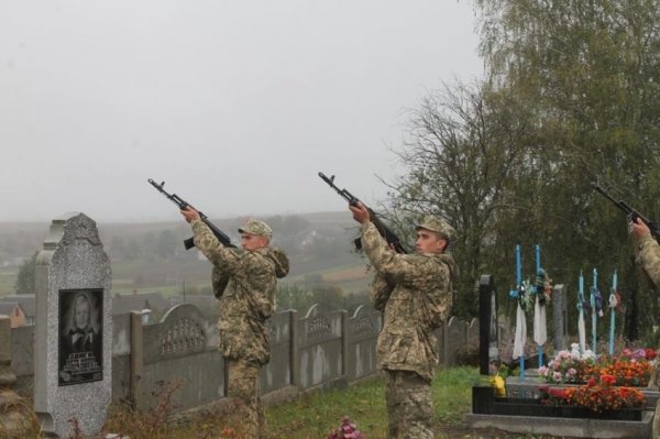 Волинського військового, який загинув на сході, поховали у рідному селі. ФОТО