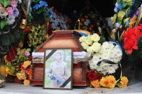 Волинського військового, який загинув на сході, поховали у рідному селі. ФОТО