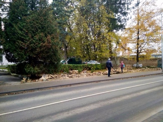 У Луцьку управління освіти матиме новий паркан