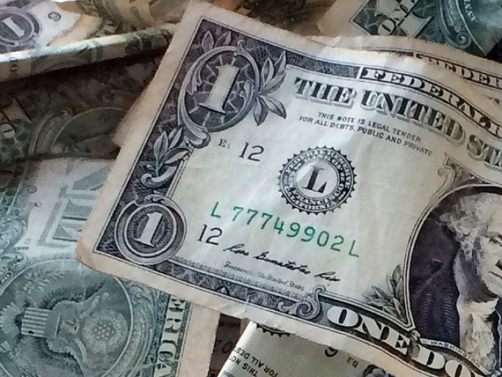 Курс валют на 1 листопада: долар та євро стрімко здешевшали