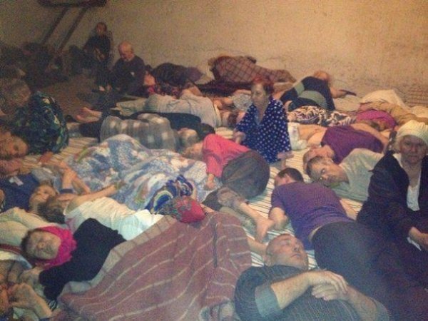 У Слов'янську люди живуть в бомбосховищах. ФОТО. ВІДЕО