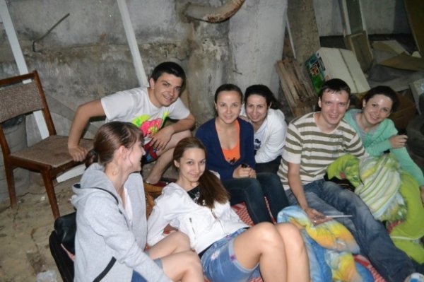 У Слов'янську люди живуть в бомбосховищах. ФОТО. ВІДЕО