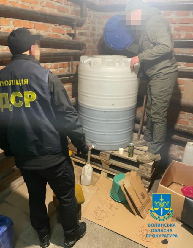 Організували підпільний цех із виробництва алкоголю: судитимуть трьох волинян. ФОТО
