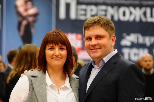 Директор бізнесу ТОВ «ПОРТ СІТІ ГРУП» Наталія Антоненко та директор Благодійного фонду Степана Івахіва «Патріоти Волині» Денис П’ятигорець