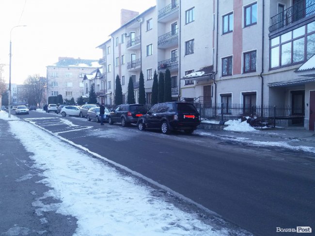 У Луцьку вночі згорів Range Rover. ФОТО