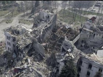 Окупанти знесли драмтеатр у Маріуполі