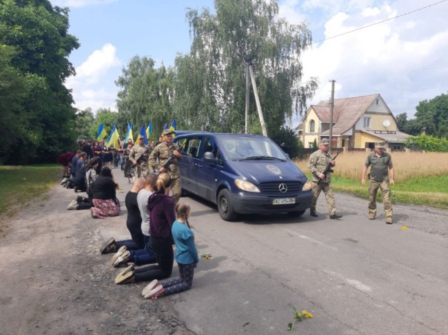 На Волині попрощалися із Героєм Віталієм Кулаковим. ФОТО
