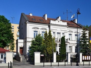 Консульства України в Польщі відкриються з наступного тижня