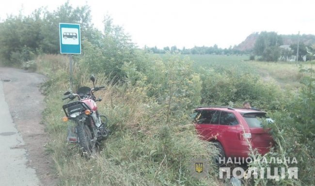 На Волині автівка збила мотоцикліста: чоловік – у лікарні