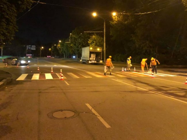 На луцьких дорогах оновлюють розмітку
