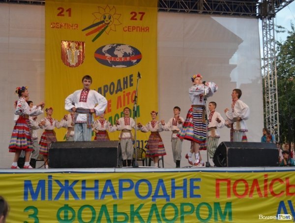 «Поліське літо з фольклором» розпочали у Луцькому замку. ФОТО