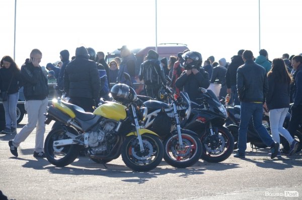 Під Луцьком відбувся чемпіонат з дрег-рейсингу. ФОТО