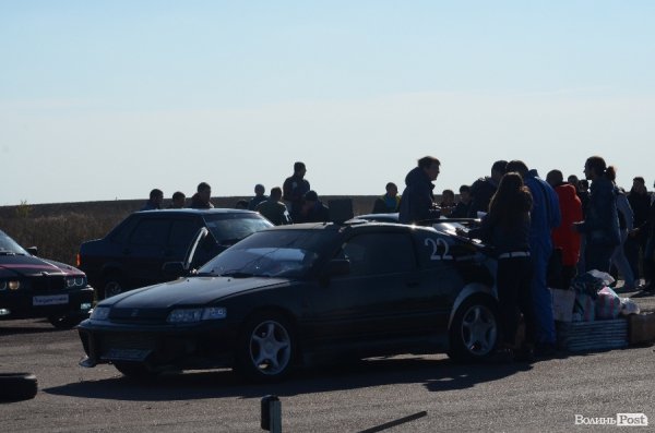 Під Луцьком відбувся чемпіонат з дрег-рейсингу. ФОТО