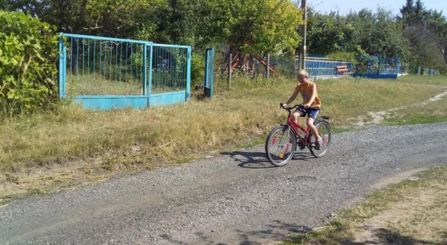 Волиняни власноруч відремонтували дорогу за 40 тисяч гривень. ФОТО