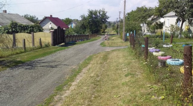Волиняни власноруч відремонтували дорогу за 40 тисяч гривень. ФОТО