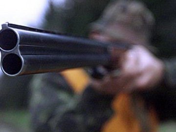 На Волині зловили браконьєра з рушницею