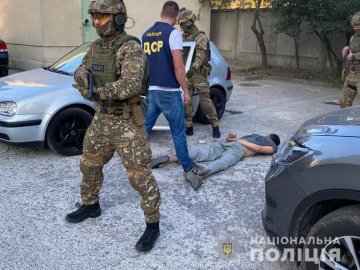 Правоохоронці затримали банду вимагачів, які погрожували вбити дитину